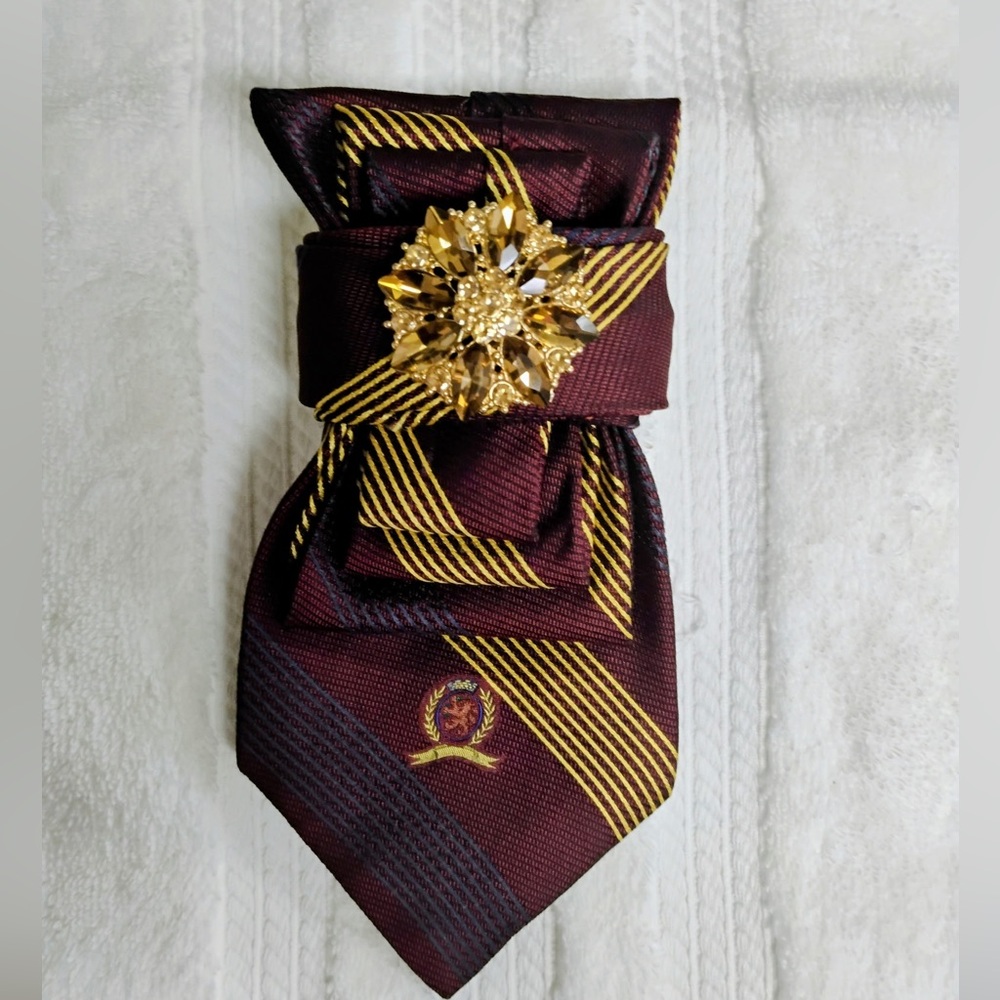 Elegant Burgundy and Gold universal Brooch Tie
